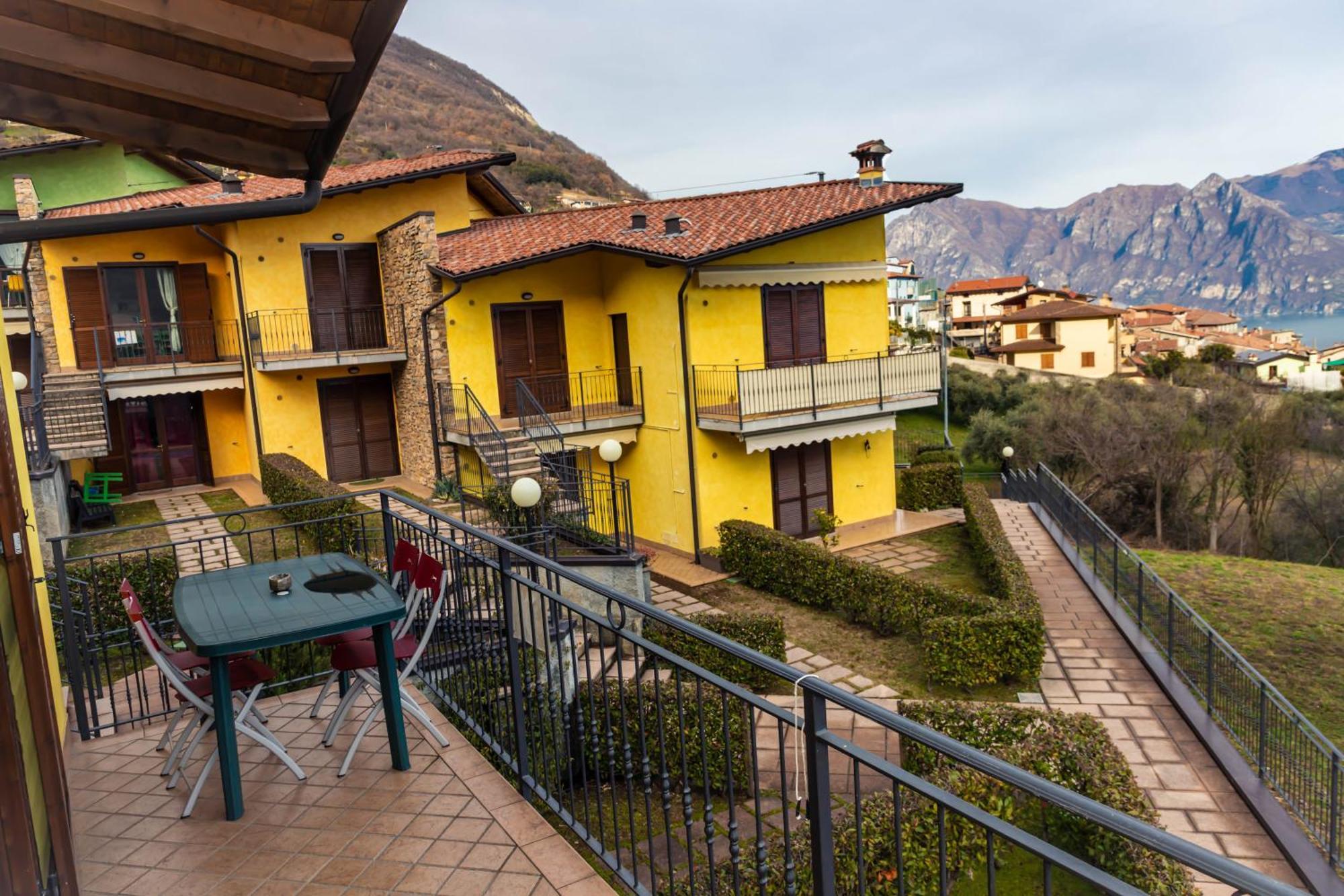 Residenza Coccinelle Vista Lago D'Iseo Tavernola Bergamasca Eksteriør bilde