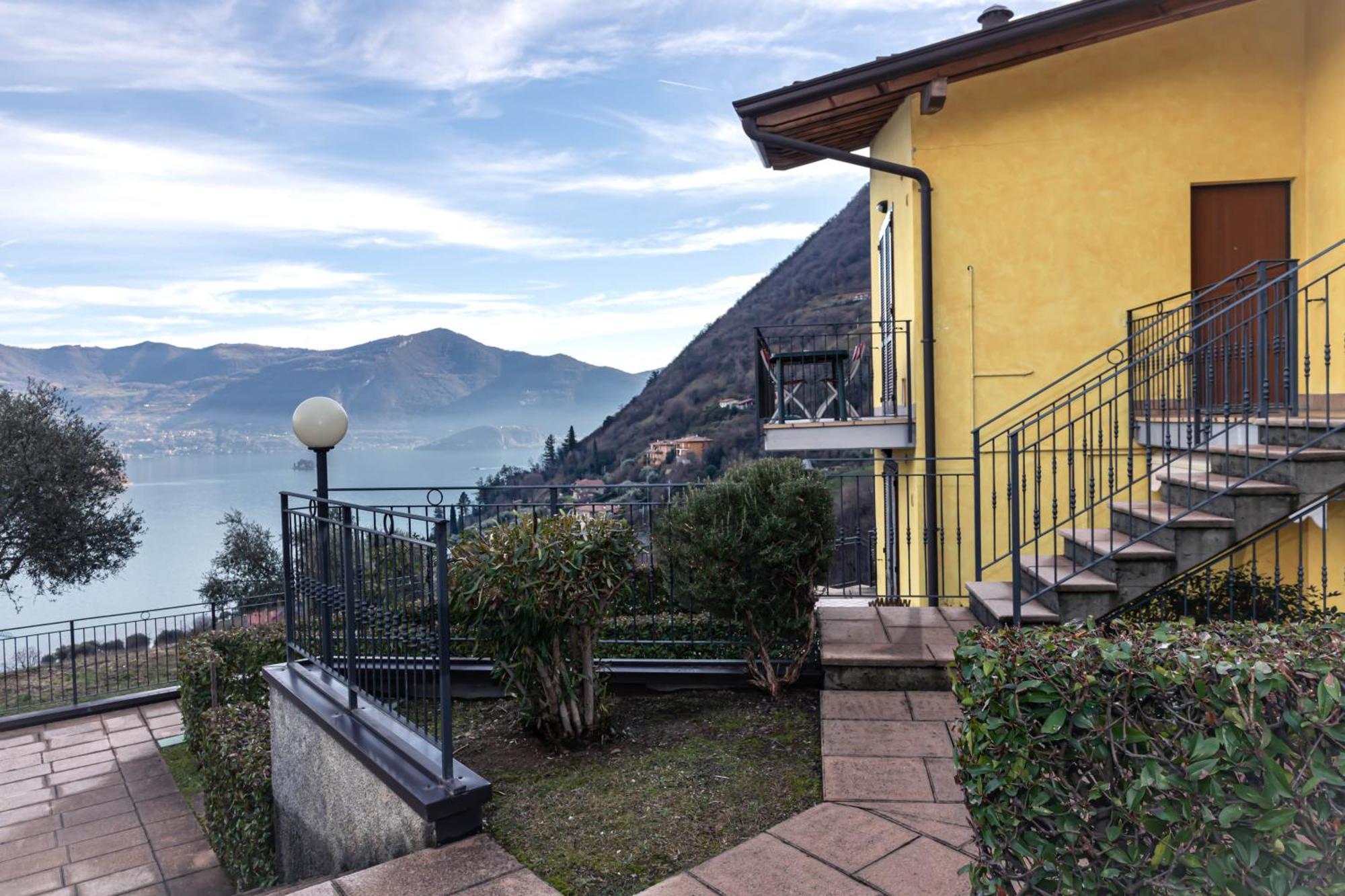 Residenza Coccinelle Vista Lago D'Iseo Tavernola Bergamasca Eksteriør bilde
