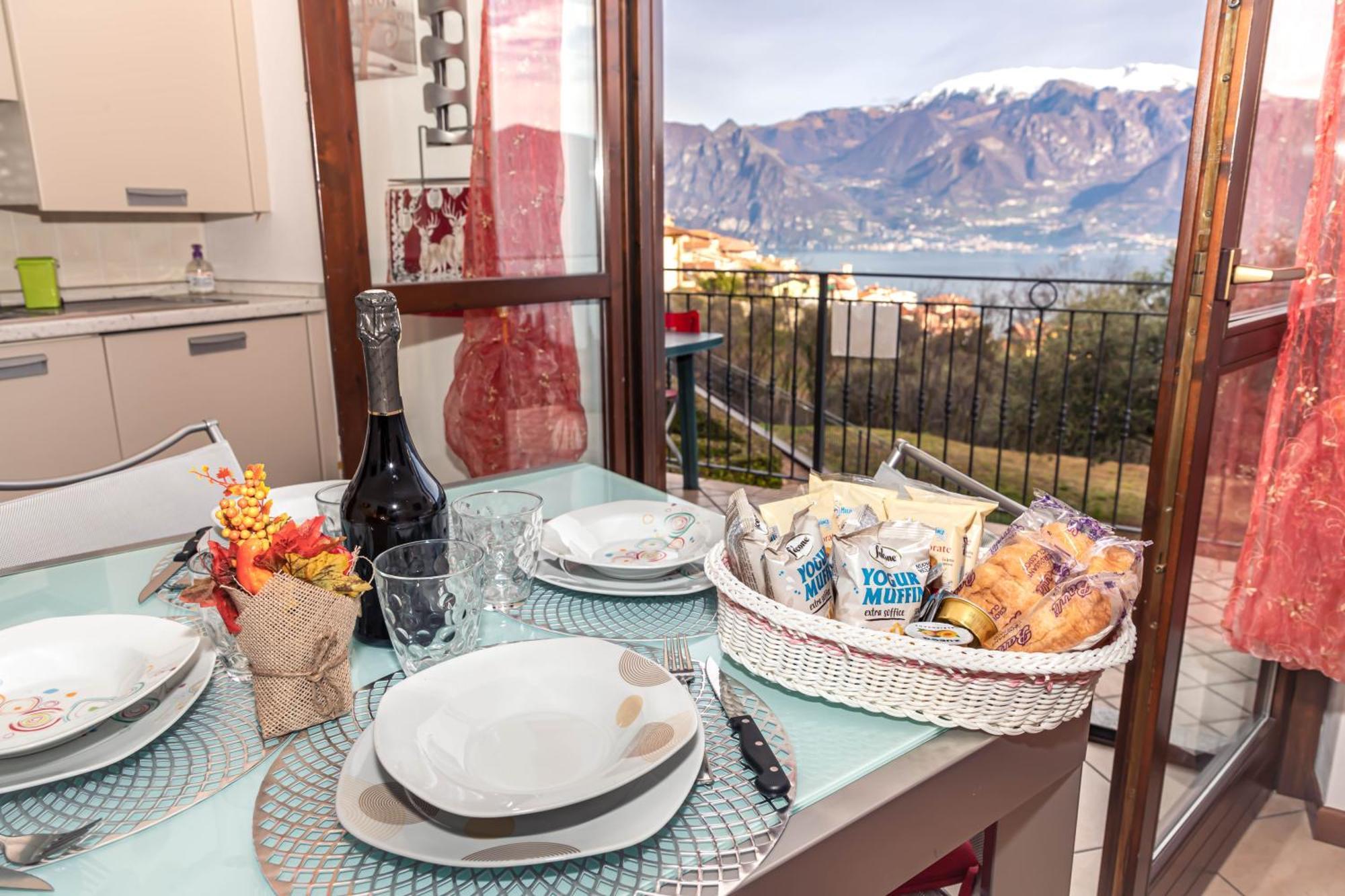 Residenza Coccinelle Vista Lago D'Iseo Tavernola Bergamasca Eksteriør bilde