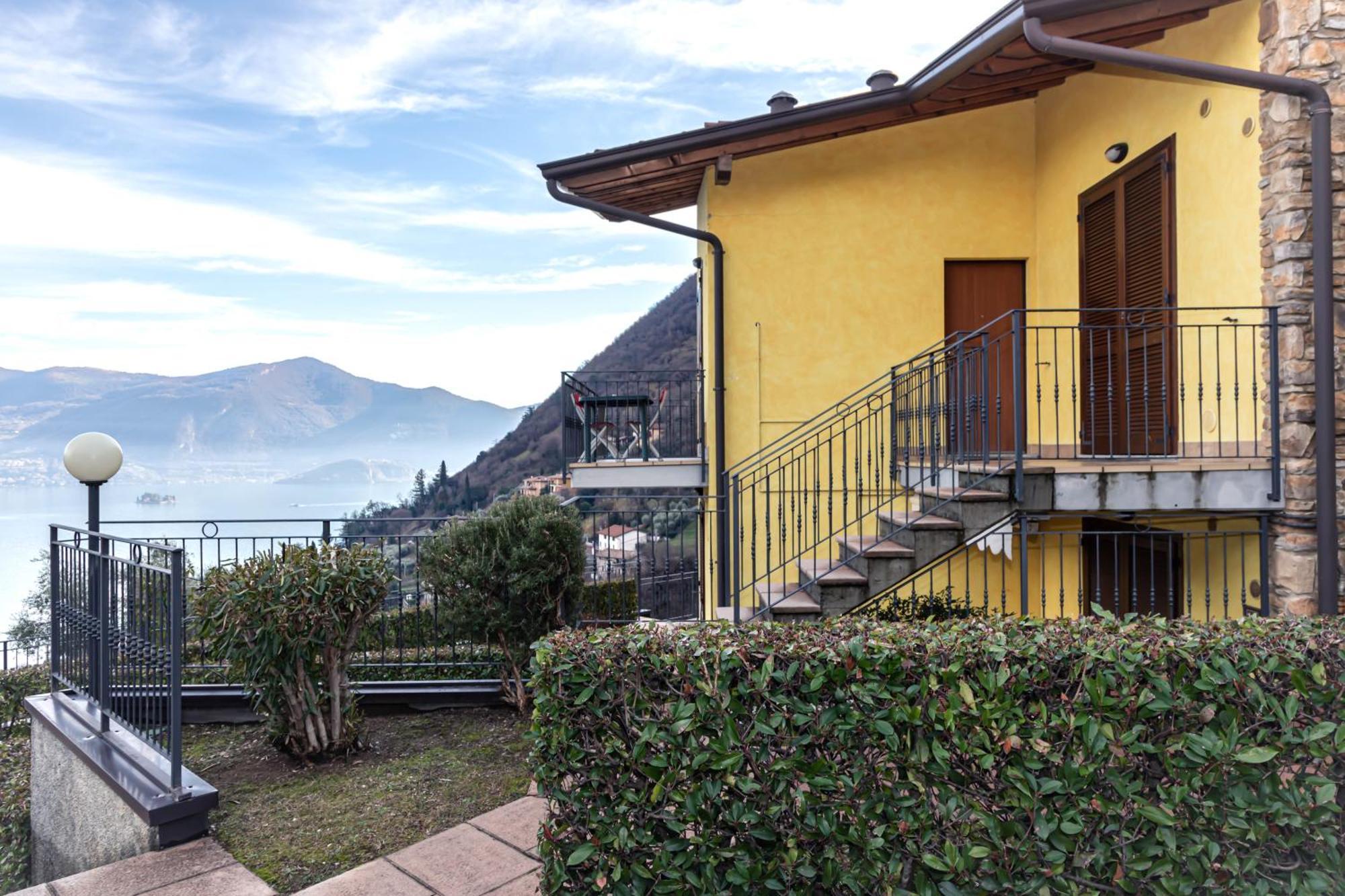 Residenza Coccinelle Vista Lago D'Iseo Tavernola Bergamasca Eksteriør bilde