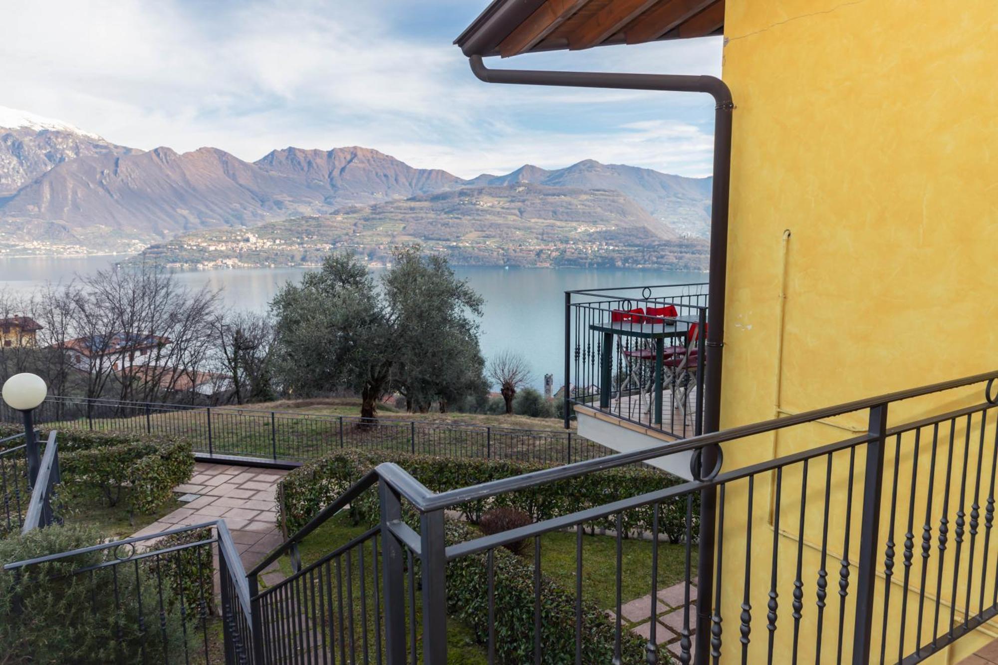 Residenza Coccinelle Vista Lago D'Iseo Tavernola Bergamasca Eksteriør bilde