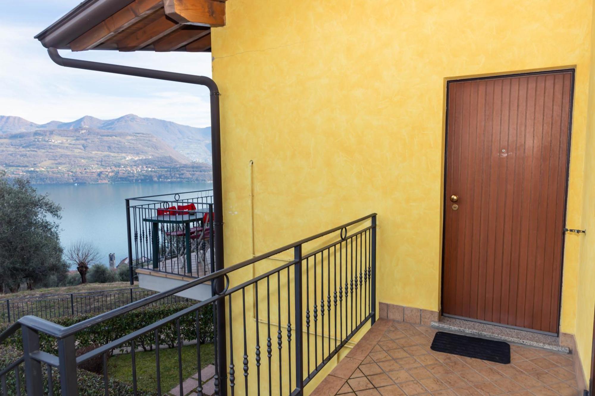 Residenza Coccinelle Vista Lago D'Iseo Tavernola Bergamasca Eksteriør bilde