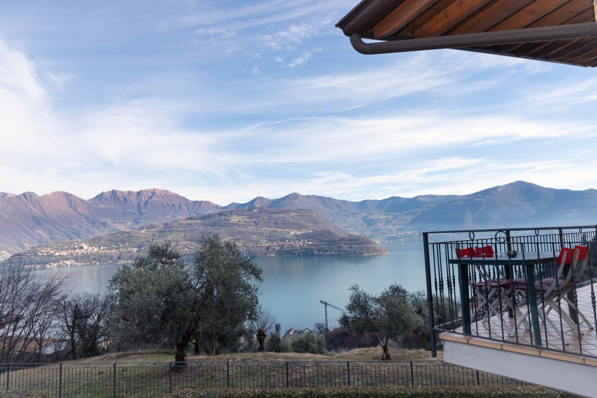 Residenza Coccinelle Vista Lago D'Iseo Tavernola Bergamasca Eksteriør bilde